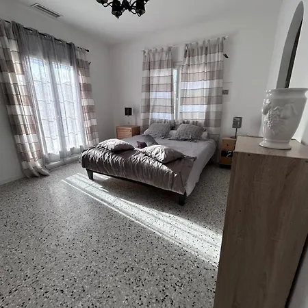 Maison Familiale A Nimes