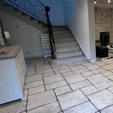 Maison Familiale A Nimes