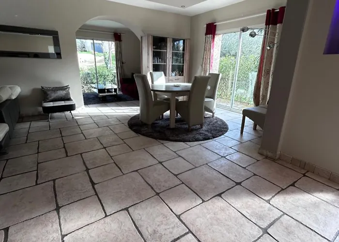 Maison Familiale A Villa *