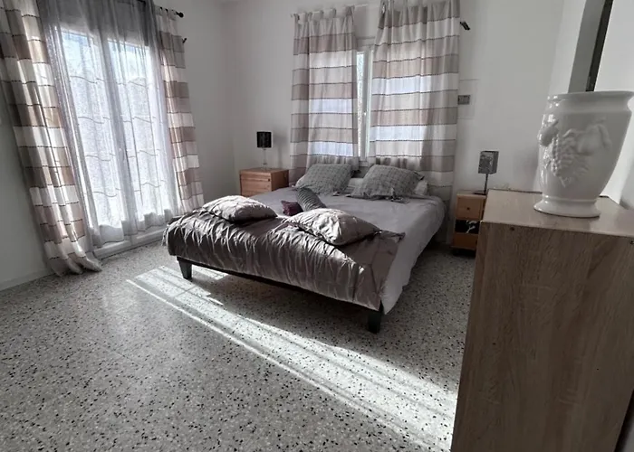 Maison Familiale A Nîmes