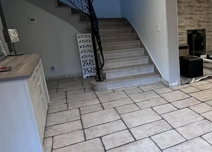 Maison Familiale A Nimes