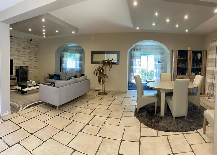 Maison Familiale A Villa Nimes